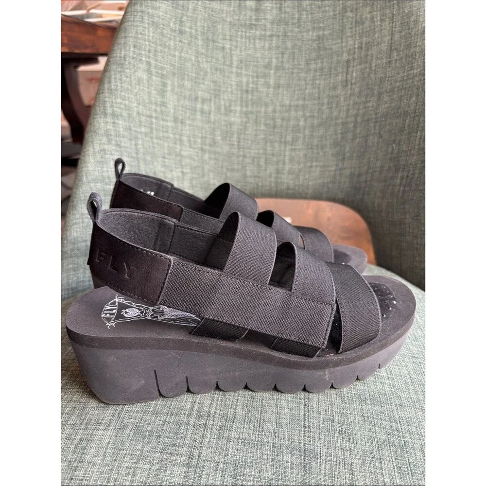Fly London Women's Yere847fly Sandal Black chunky platform Slide Sandals 9/9.5